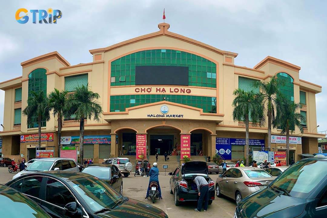 Halong Market opens early and runs late, offering a dynamic shopping and cultural experience throughout the day