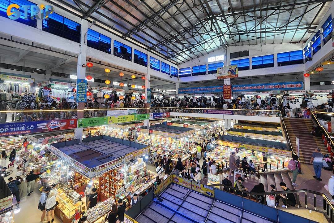 Han Market has grown from a small trading hub into a historic two-story landmark famed for its spices, dried foods, fabrics, and central role in Da Nang’s commerce