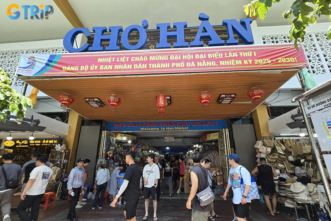 Han Market is a popular central market in Da Nang, known for its convenient location and wide selection of local food, souvenirs, and handicrafts