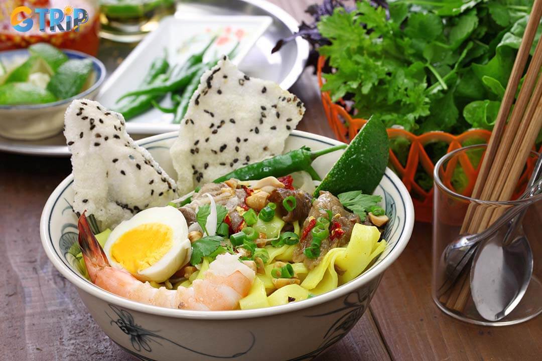 Han Market’s lively food court is a must-visit for food lovers, serving a wide range of authentic Da Nang dishes at very affordable prices