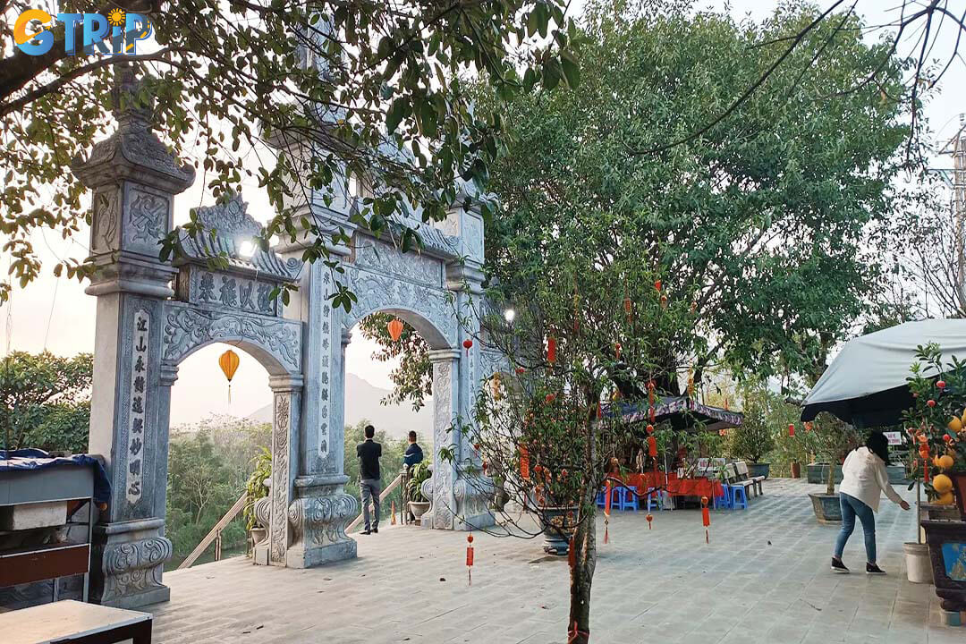 Han Son Temple is considered a sacred temple in Thanh Hoa Province