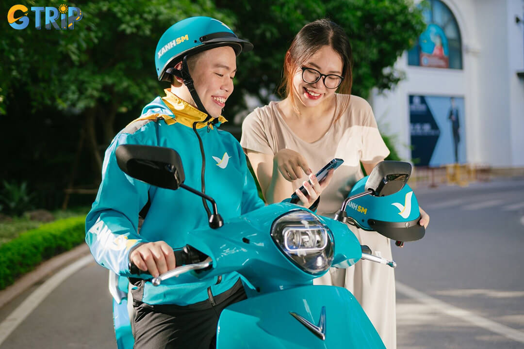 Hang Luoc Street is easy to reach, with options ranging from walking and buses to motorbikes and ride-hailing apps