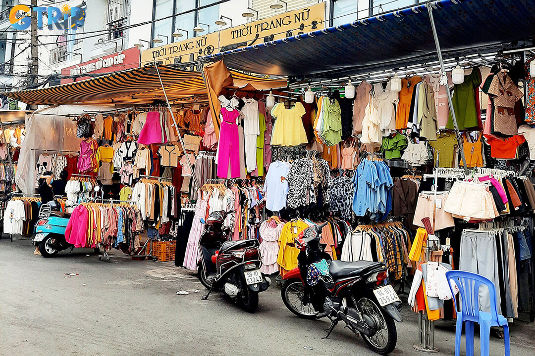 Hanh Thong Tay Market is a paradise for budget fashion lovers, overflowing with trendy clothes, shoes, and accessories at unbeatable prices