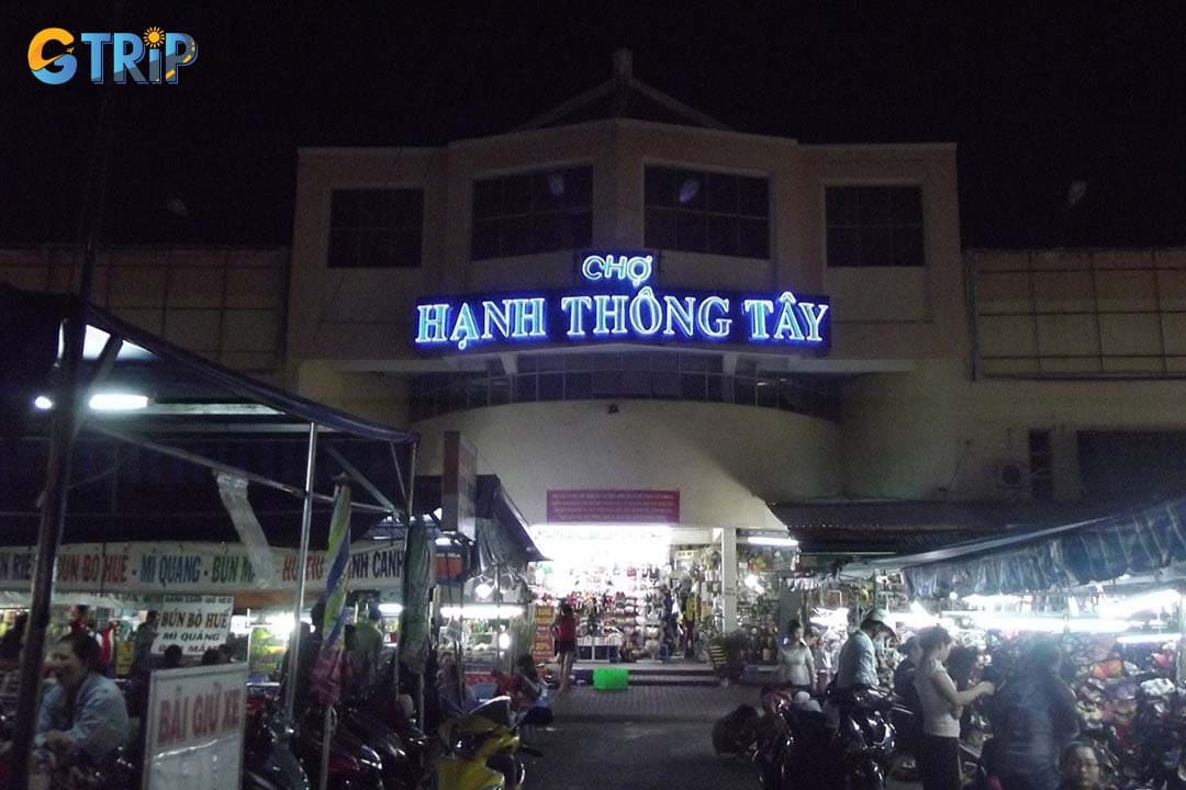 Hanh Thong Tay Market is famous for its affordable items