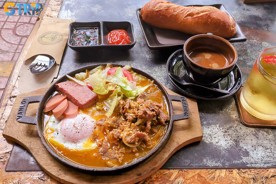 Hanoi’s banh mi offers a lighter yet flavorful twist on the iconic sandwich, with crisp baguettes, fresh herbs, pickled vegetables, and varied fillings