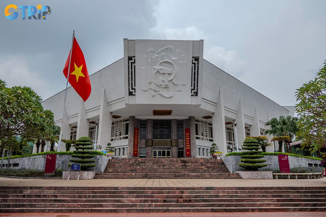 Hanoi’s museums offer a rich journey through Vietnam’s history, culture, and art, from ancient relics to ethnic heritage and revolutionary milestones