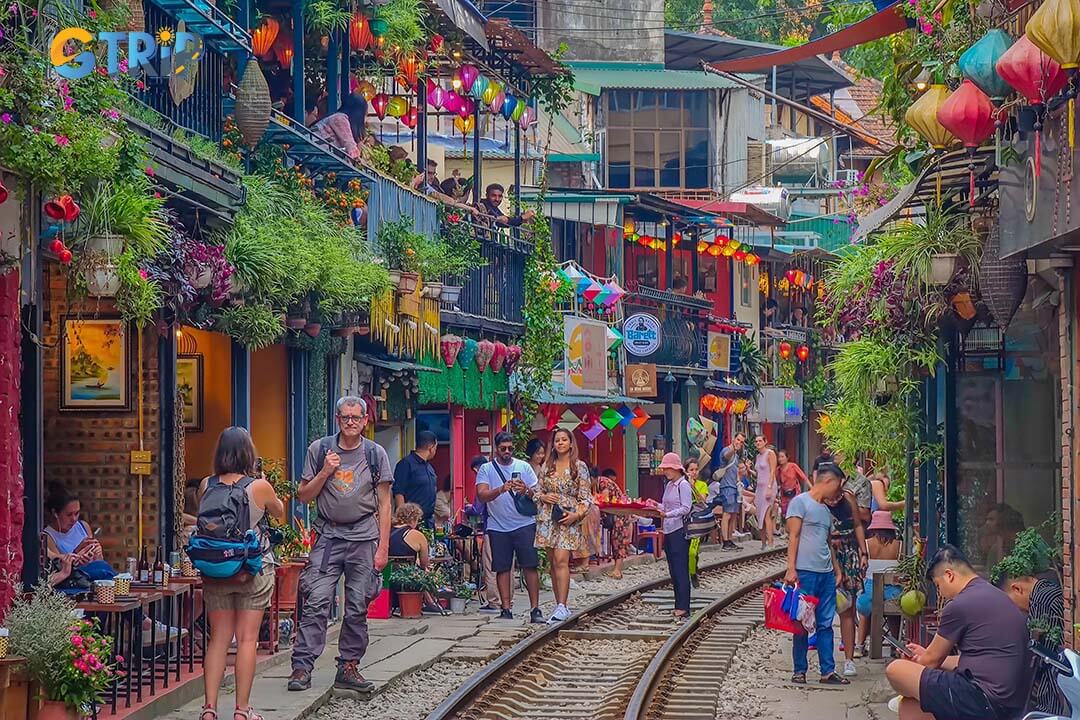 Hoa Lo Prison offers a powerful glimpse into Vietnam’s turbulent past, from colonial oppression to the Vietnam War, through vivid exhibitions and preserved relics