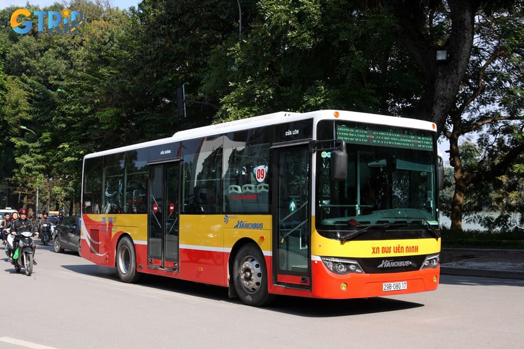 Hanoi’s public bus system offers a budget-friendly and convenient way to reach the Vietnam People's Air Force Museum