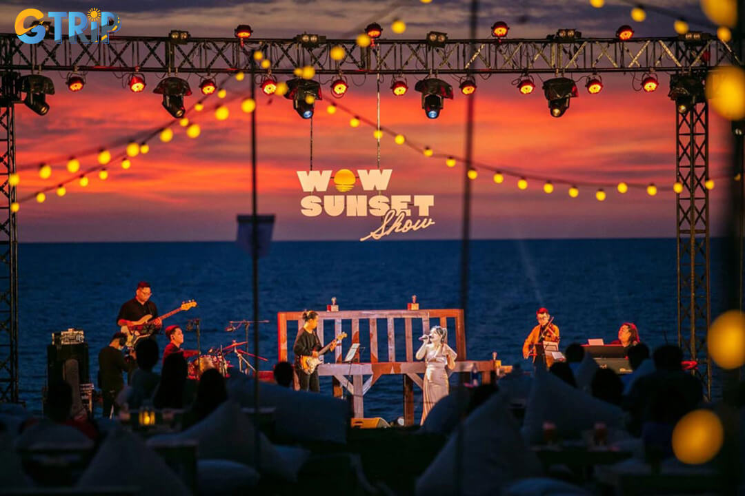 Head to nearby beaches for a lively nightlife scene, where music, cocktails, and ocean views create the perfect place to unwind or socialize