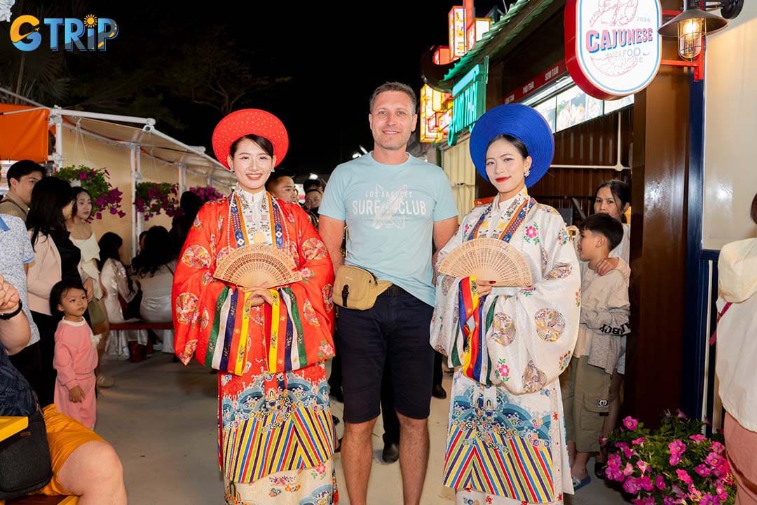 Helio Night Market offers many beautiful photo spots for visitors