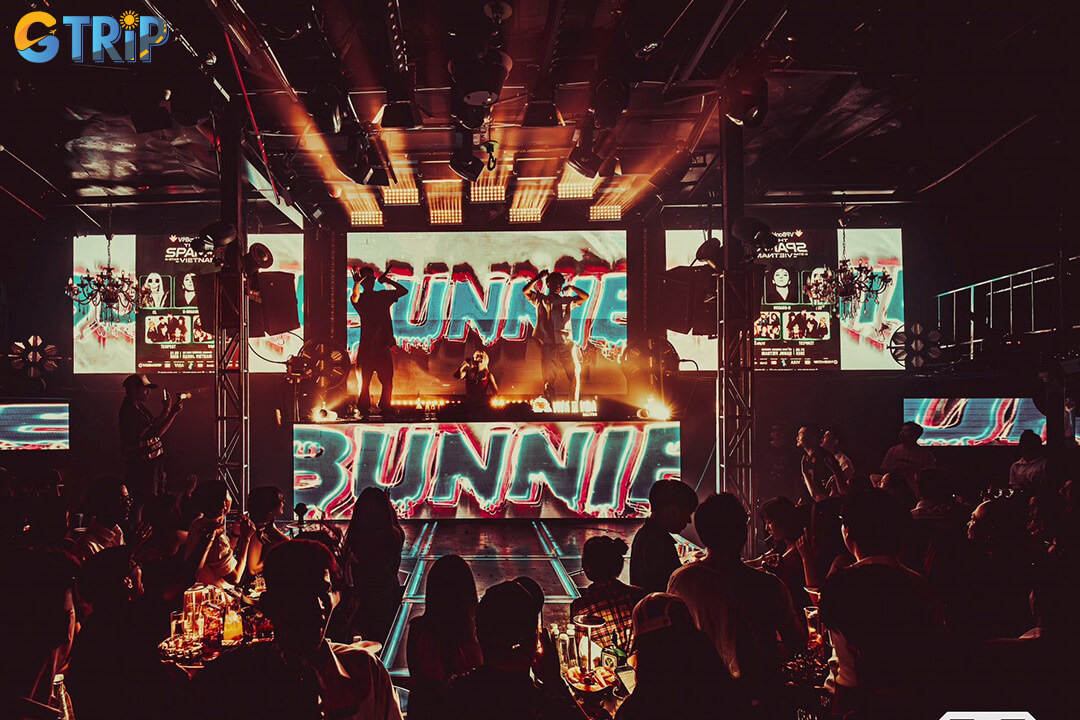 Hero Club is a high-energy Hanoi nightlife favorite, blending upscale vibes with affordable prices, top DJs, and an electric party atmosphere in Ba Dinh District