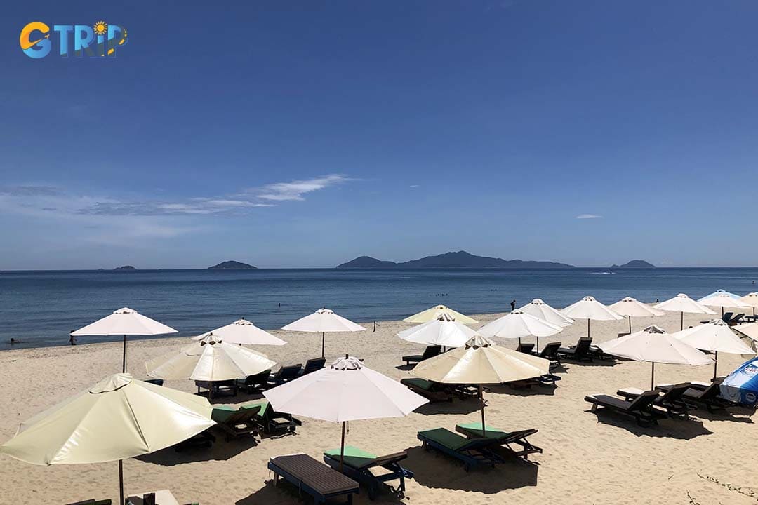 Hidden Beach is a quiet, laid-back beach between An Bang and Cua Dai, offering a peaceful atmosphere, family-run eateries, and a truly relaxing coastal escape