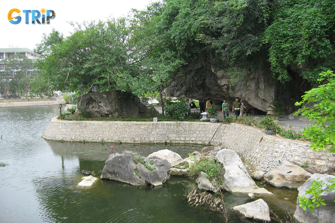 Hiking on Ky Lan Mountain