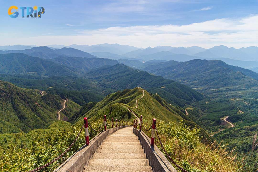 Hiking in Ha Long offers an incredible experience with its diverse landscapes and rich natural beauty