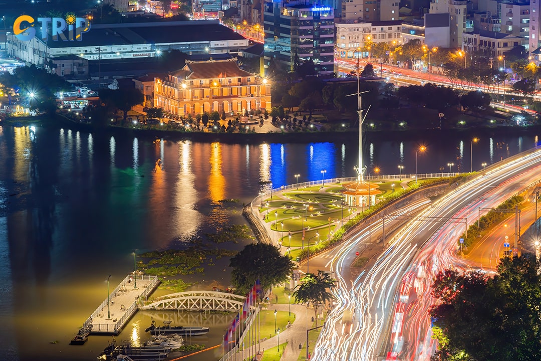 The history and significance of Bach Dang Wharf date back to its pivotal role in Saigon’s waterway transportation system. It has long served as a key hub, connecting the city to the river routes that were vital for trade and communication.