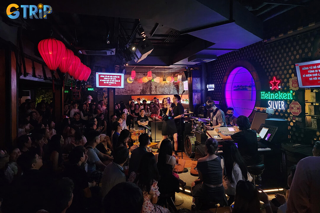 Ho Chi Minh City’s live music bars deliver diverse sounds, talented performers, and vibrant evenings for every taste