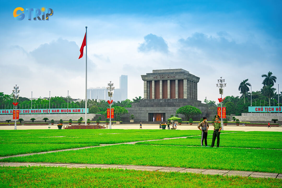 The Ho Chi Minh Complex, 15 minutes from the museum, features the Ho Chi Minh Mausoleum, stilt house, Presidential Palace, pagoda, and museum