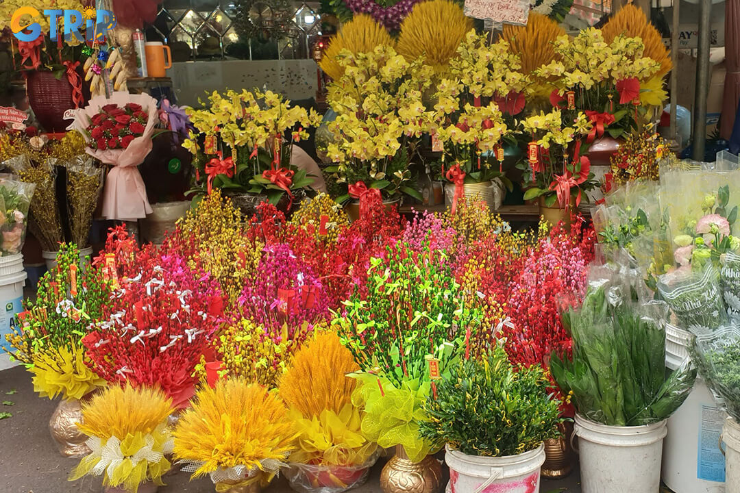 Ho Thi Ky Flower Market offers a vibrant, fragrant, and mostly covered floral experience