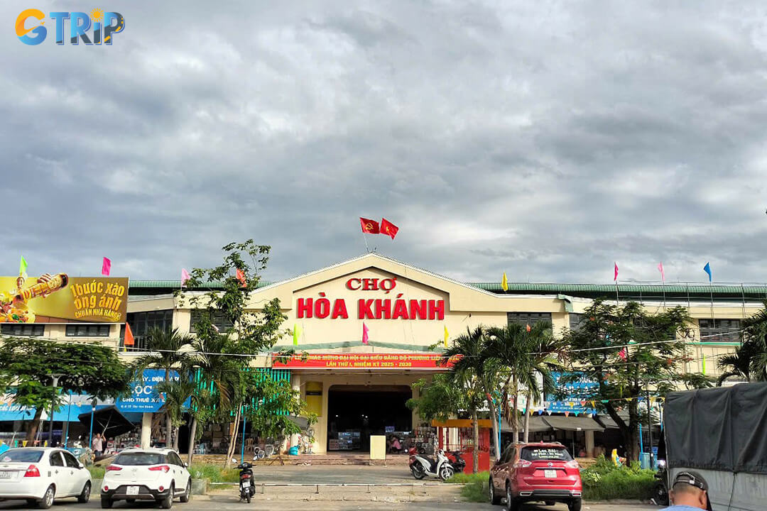 Hoa Khanh Market is a large local market in Da Nang, known for its budget-friendly prices and wide selection of clothing, goods, and street food