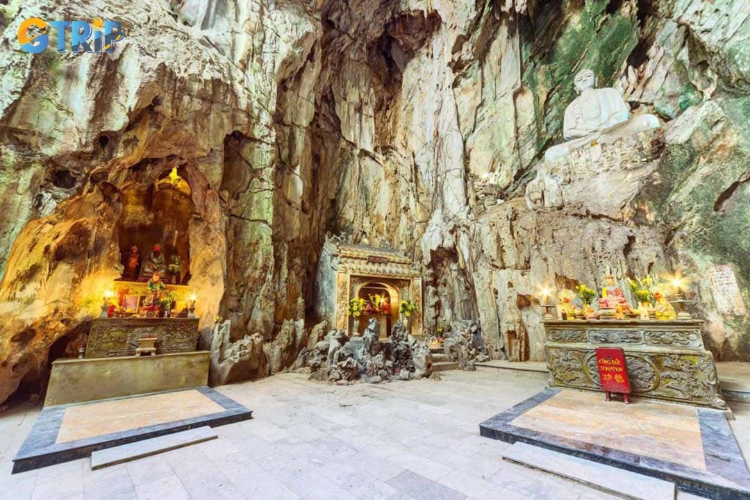 Hoa Nghiem Cave is a peaceful Buddhist grotto inside Thuy Son (Water Mountain), offering a cool, contemplative space with a Bodhisattva of Compassion statue