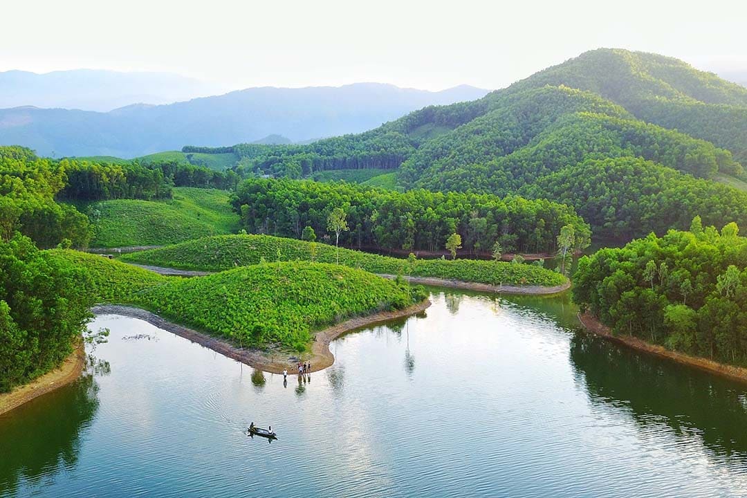 Hoa Trung Lake Da Nang: Travel Guide, Things to Do & How to Get There