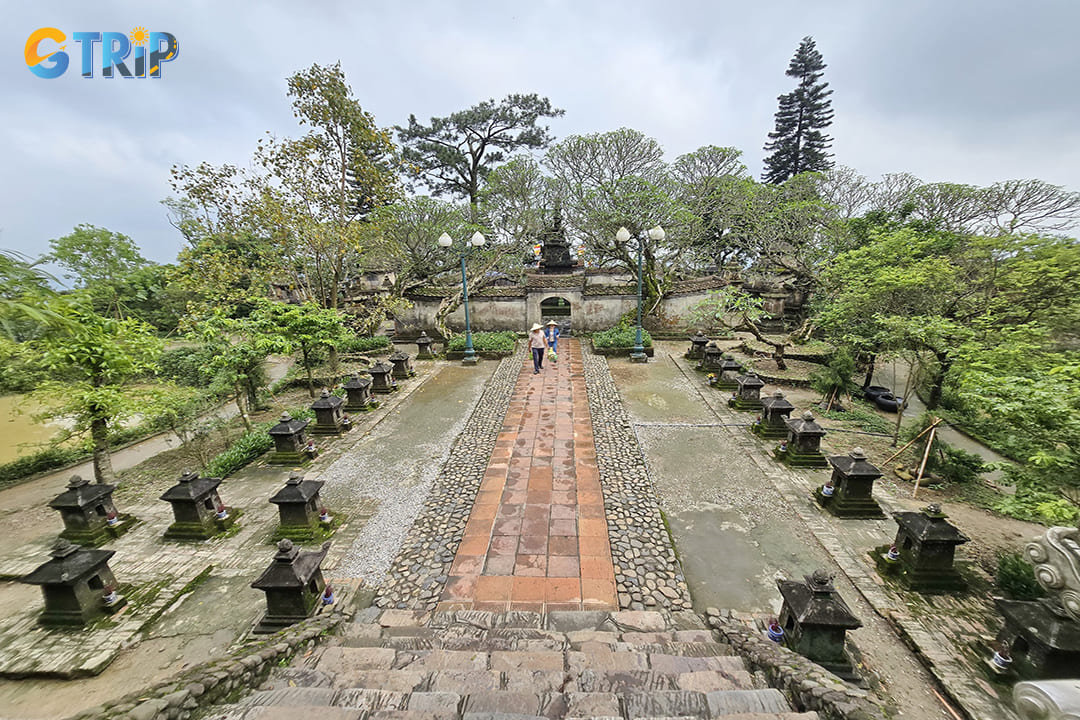 Hoa Yen Pagoda provides a serene environment ideal for meditation and mindfulness practices