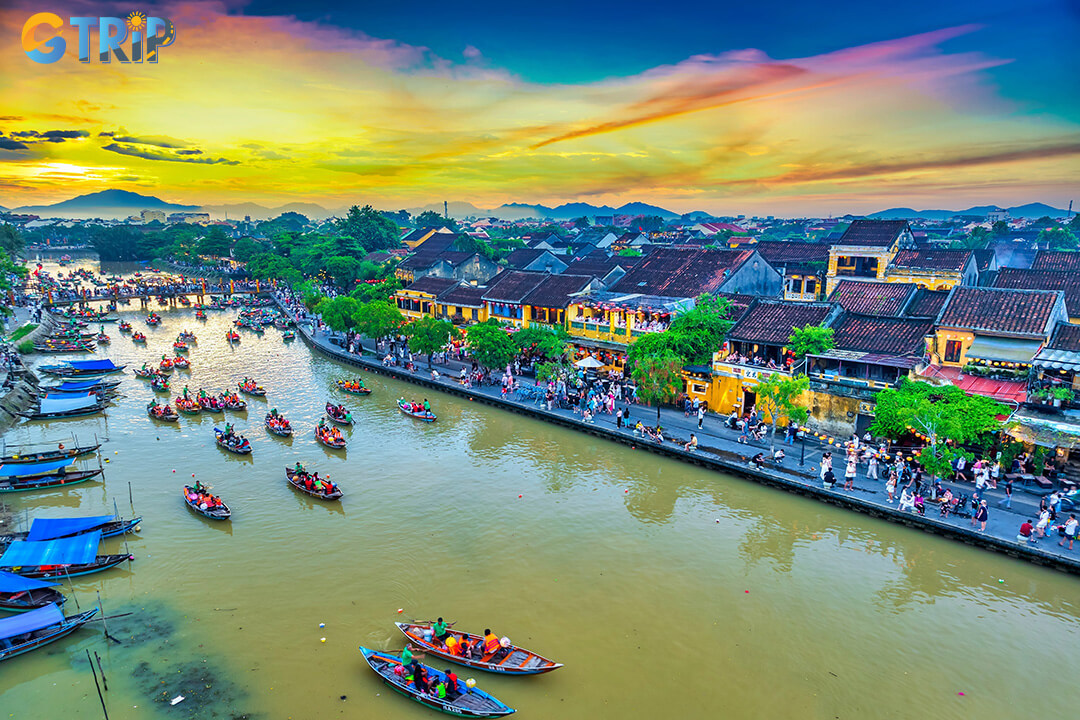 Hoai River, a charming tributary of the Thu Bon River, flows through the heart of Hoi An’s UNESCO-listed Ancient Town, adding to its historic beauty and cultural allure