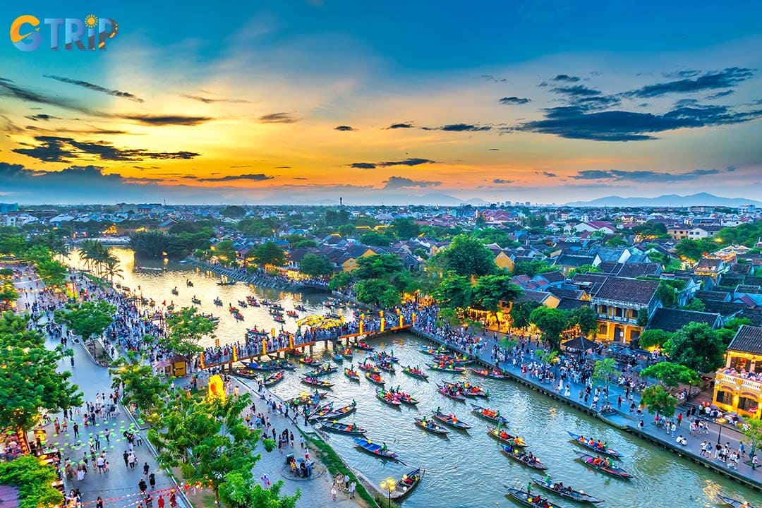 Hoi An Ancient Town is a famous attraction that you should not miss when visiting Da Nang
