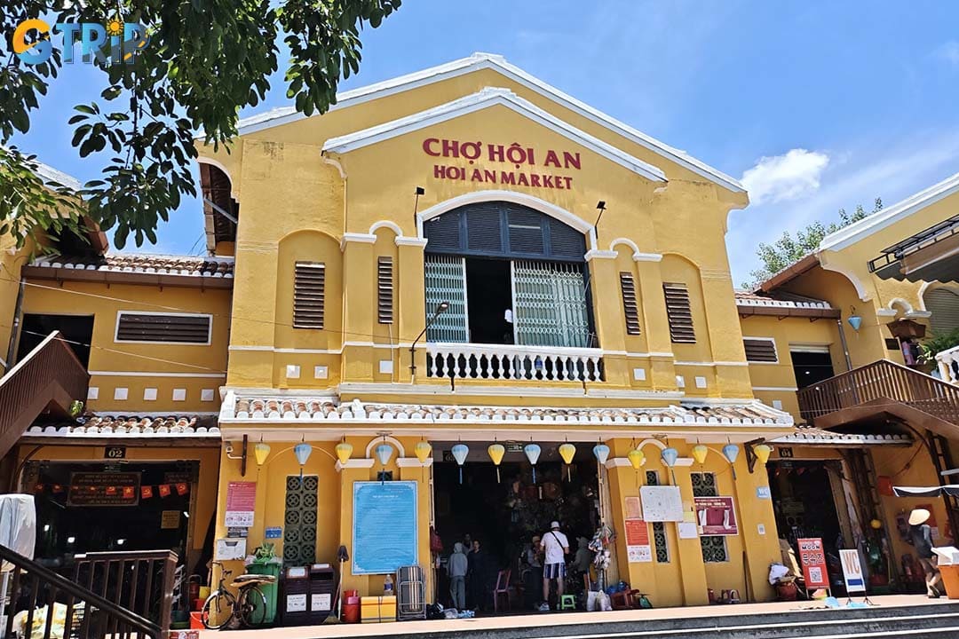 Hoi An Central Market offers everything that you need