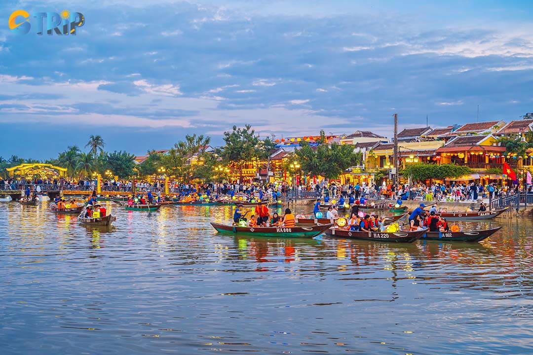Hoi An lantern boat ride is one of the most must-do evening activities in the ancient town