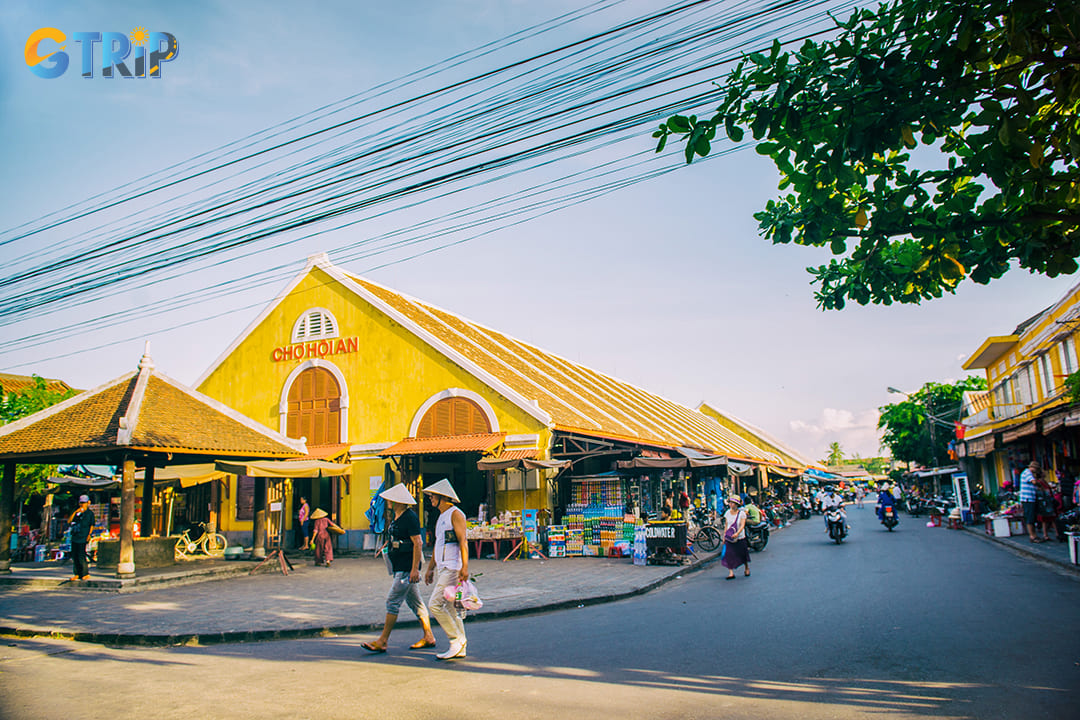 Hoi An Market, also known as the Central Market, is a lively and authentic local market located in the heart of Hoi An Ancient Town
