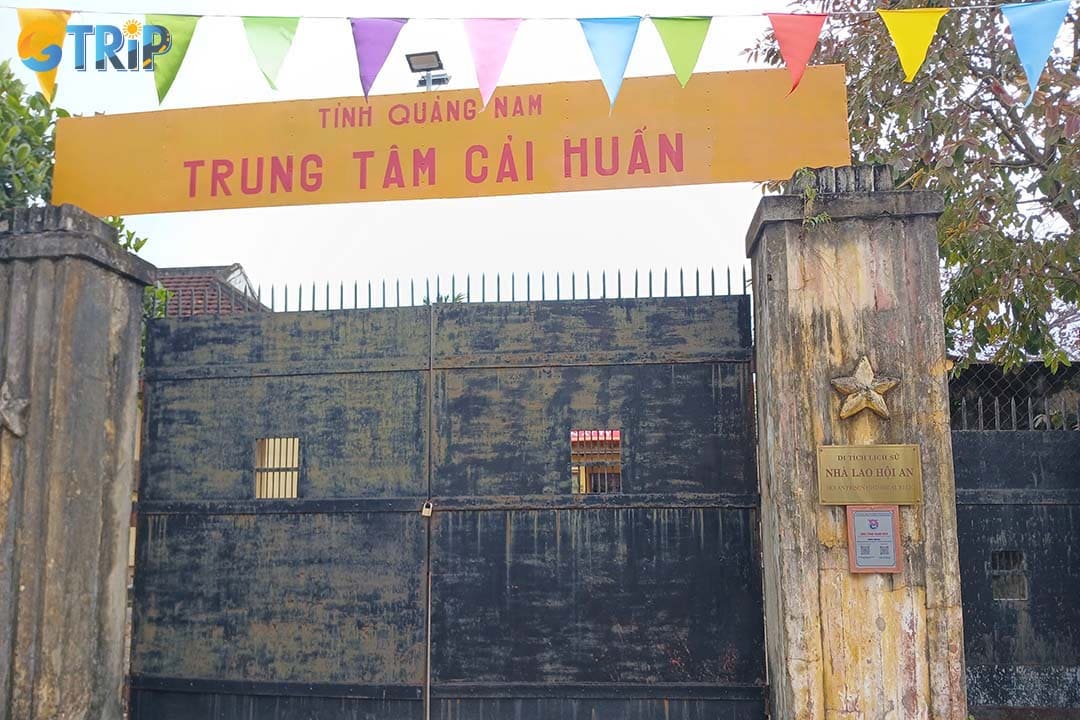 Hoi An Prison is easy to access from many places