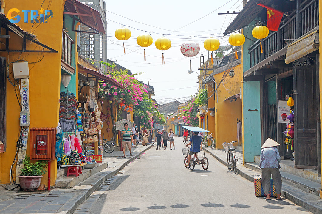 Hoi An Walking Street refers to the charming pedestrian streets in Hoi An Ancient Town