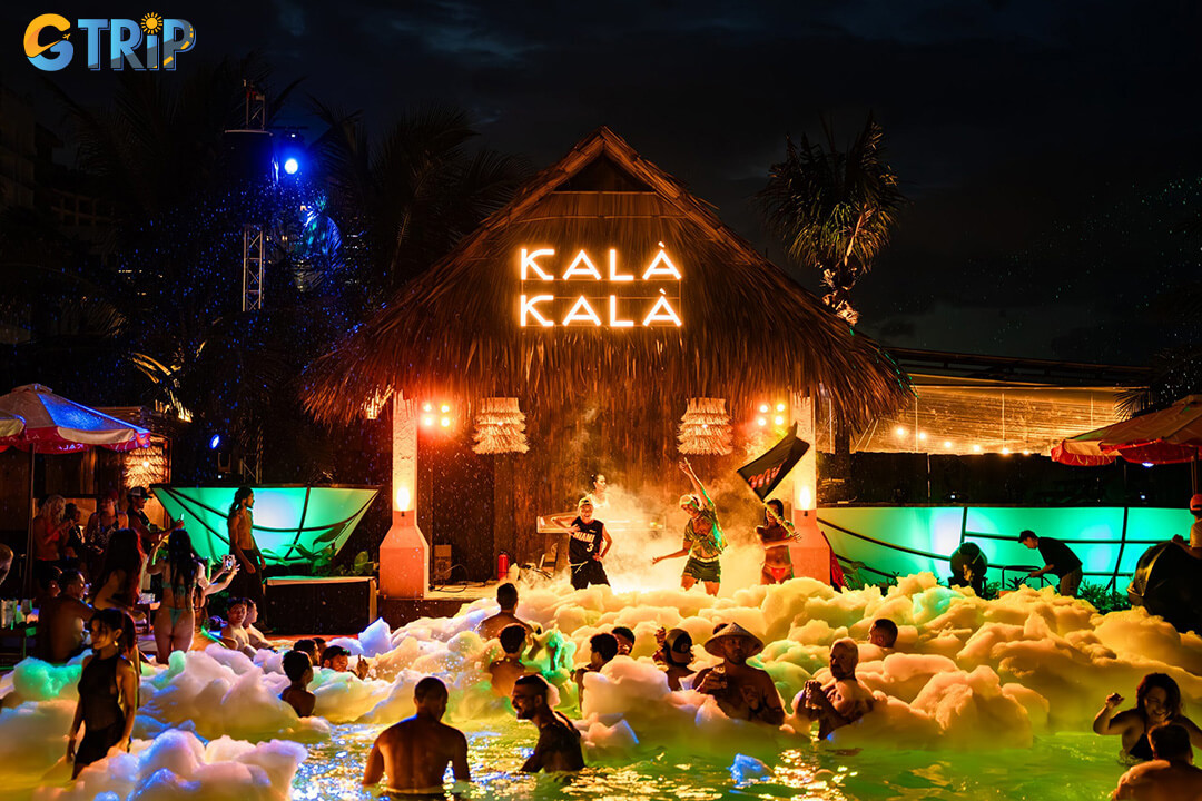 Hoi An’s nightlife offers a mix of riverside bars, rooftop lounges, and lively clubs, catering to every mood from relaxed evenings to high-energy nights