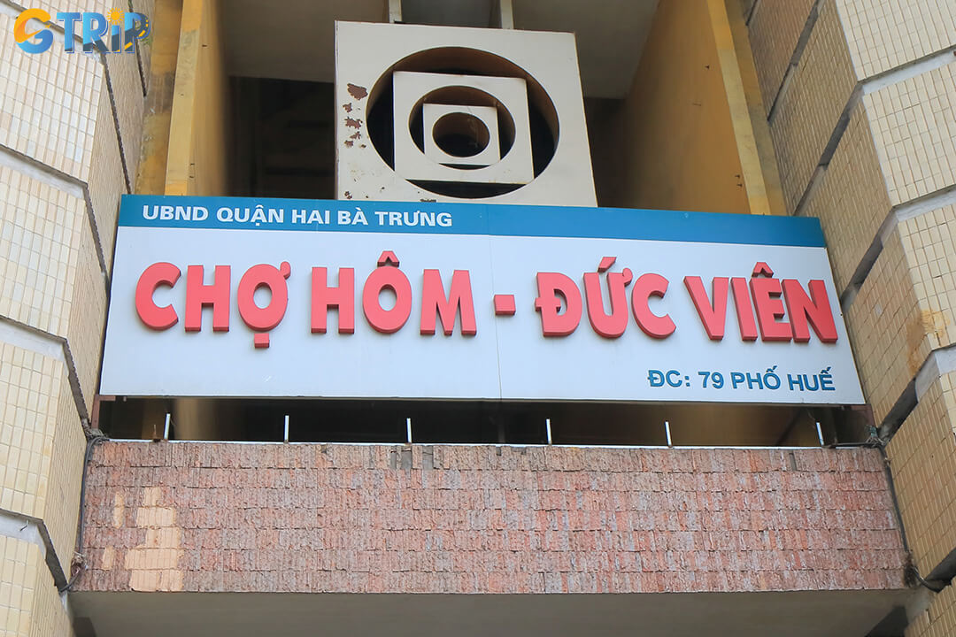 Hom Market offers visitors a vibrant blend of fashion, fabrics, fresh produce, and rich cultural history right in the heart of the city