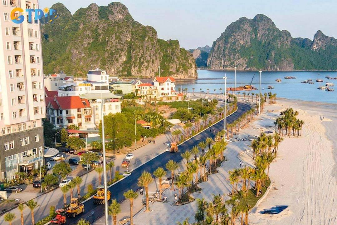 Hon Gai Beach is the first artificial beach in Quang Ninh to serve tourism and cool off for local people and tourists