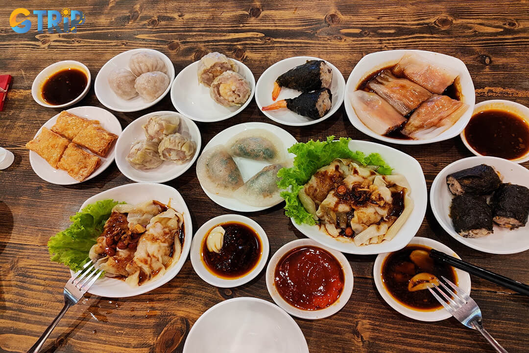 Hong Kong Du Ky delivers authentic Hong Kong style flavors in a lively, family-friendly setting, offering reliable dim sum