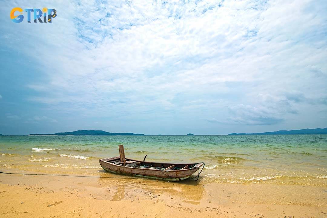 Hong Van Beach’s clear, shallow waters offer a refreshing escape, perfect for a swim or a peaceful stroll along the shore