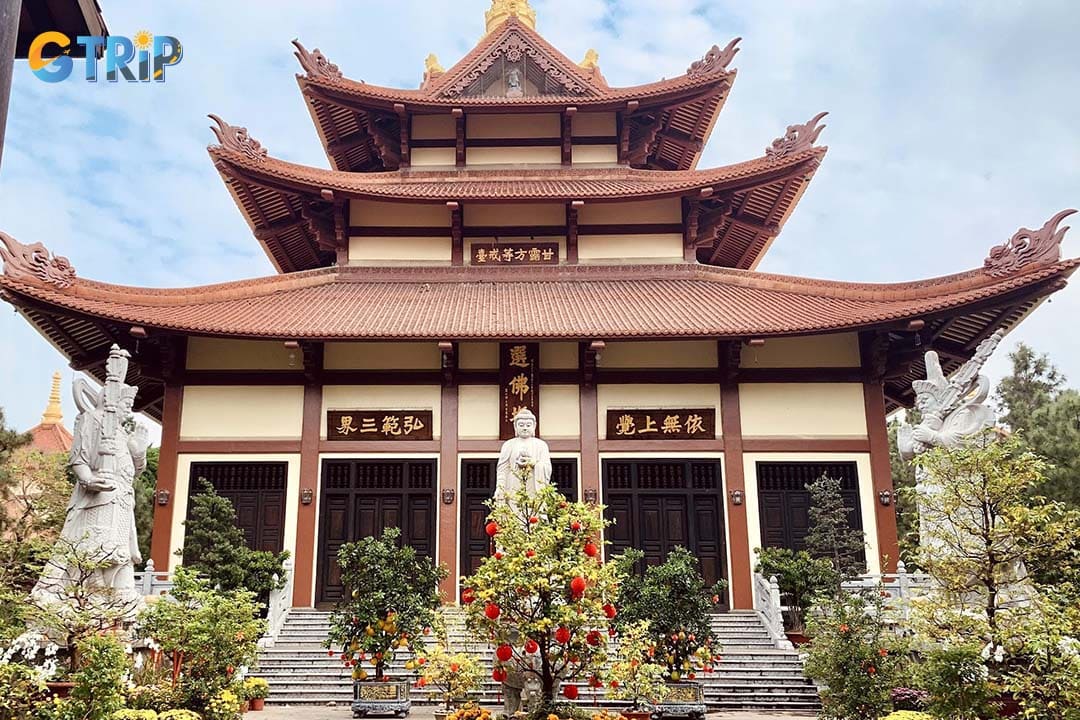 Hue Nghiem Pagoda is a must-visit pagoda in Binh Tan District