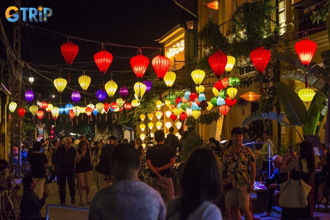 If visiting Tran Phu Street in Hoi An at night, you can spend time exploring the Hoi An Night Market to enjoy the atmosphere