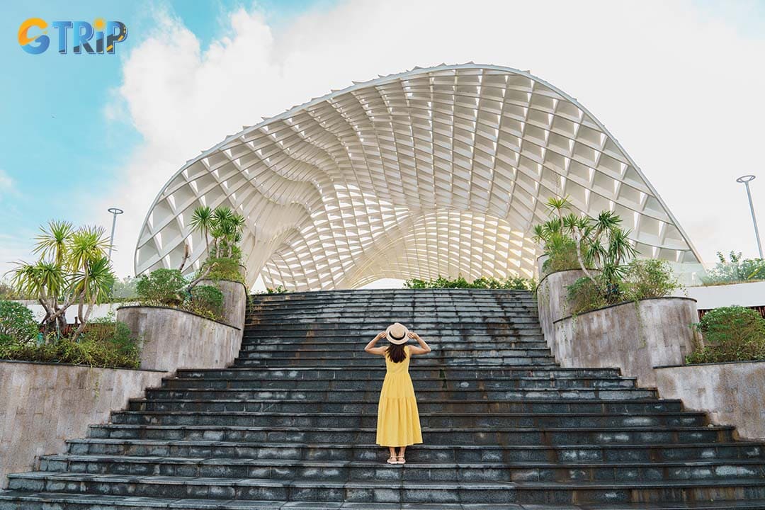 If you come to APEC park, do not forget to take photos with the iconic flying kite structure