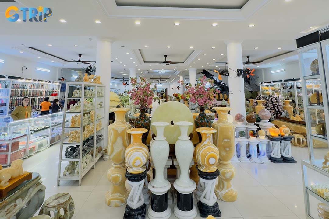 If you want to buy traditional marble carving items, come to Non Nuoc Stone Carving Village