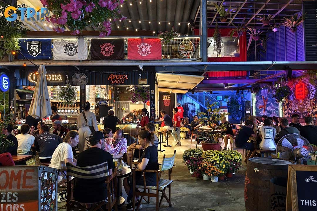 If you want to chill and enjoy the nightlife socially, you can have a drink at the top brewpubs and taprooms