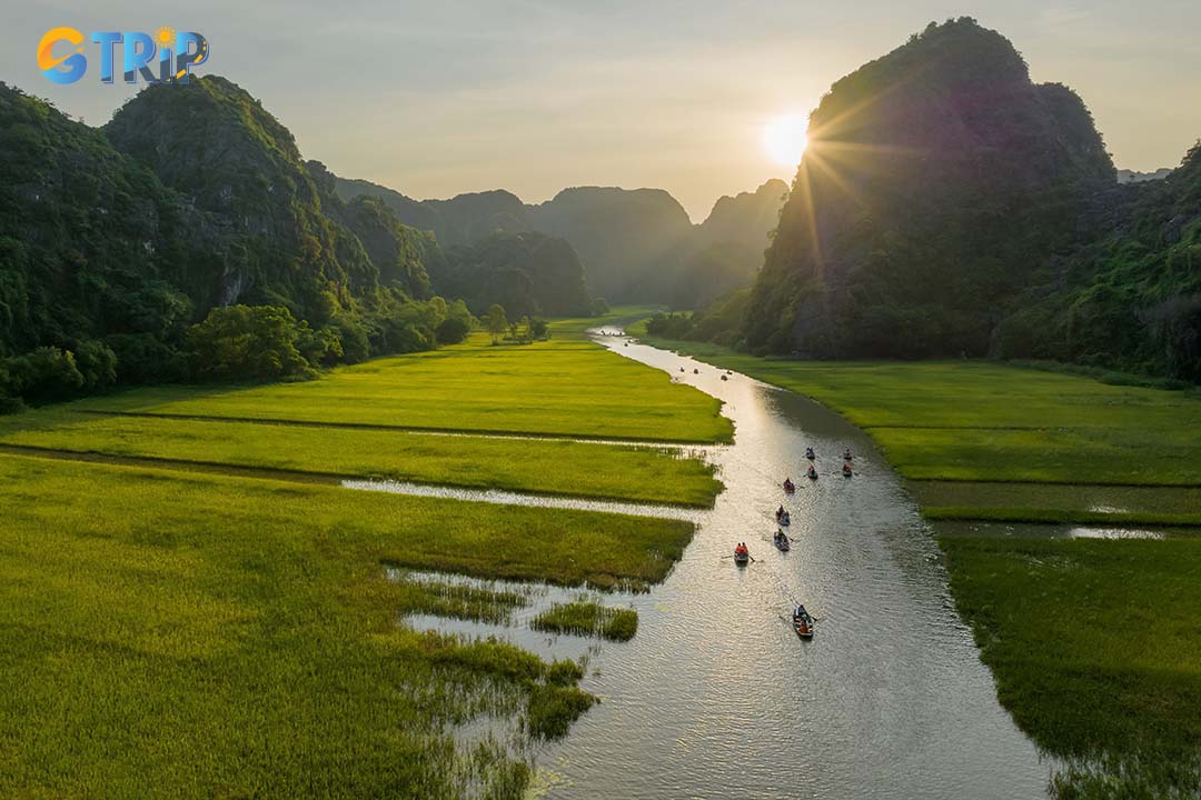 In April, Ninh Binh sees occasional light to moderate rainfall, marking the start of the rainy season transition