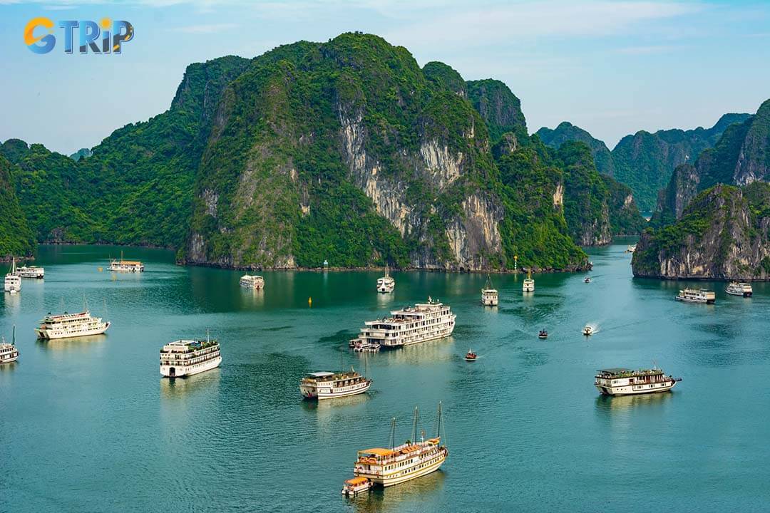 In July, Ha Long Bay experiences warm temperatures with intense afternoon heat, making lightweight clothing and hydration essential for comfort