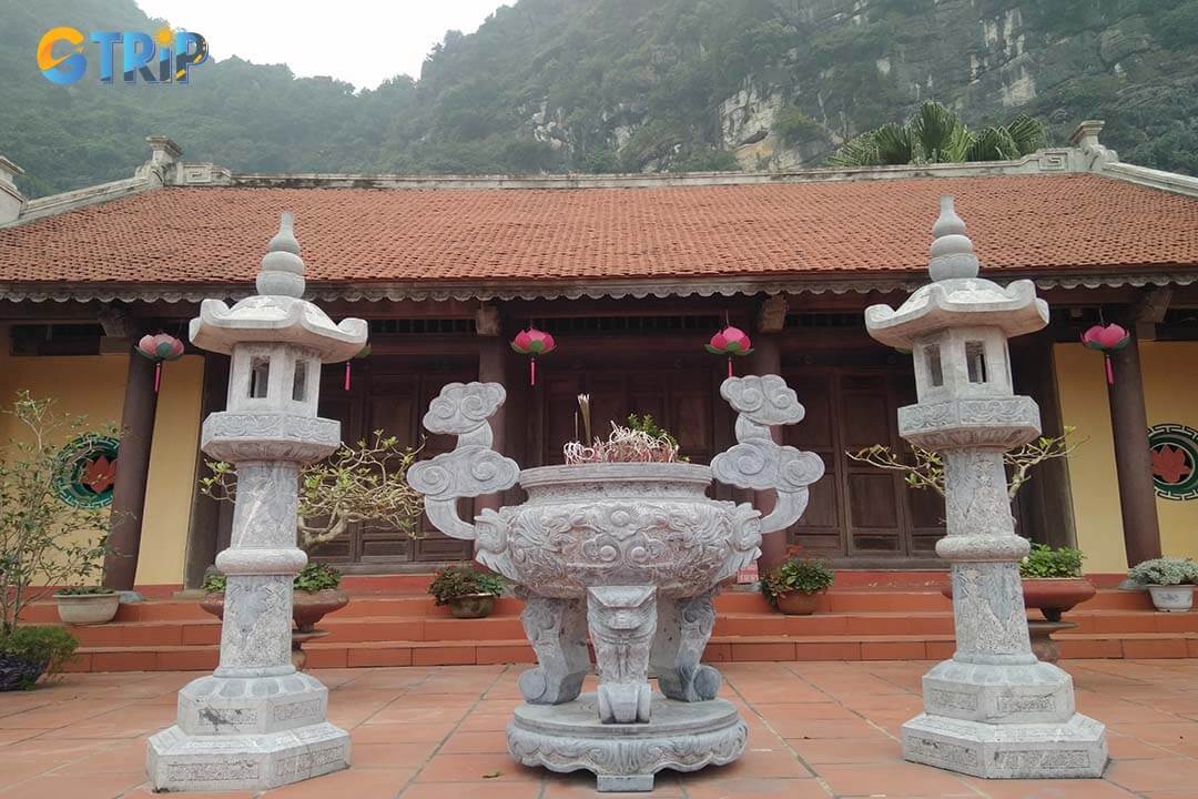 Inside Duyen Ninh Pagoda