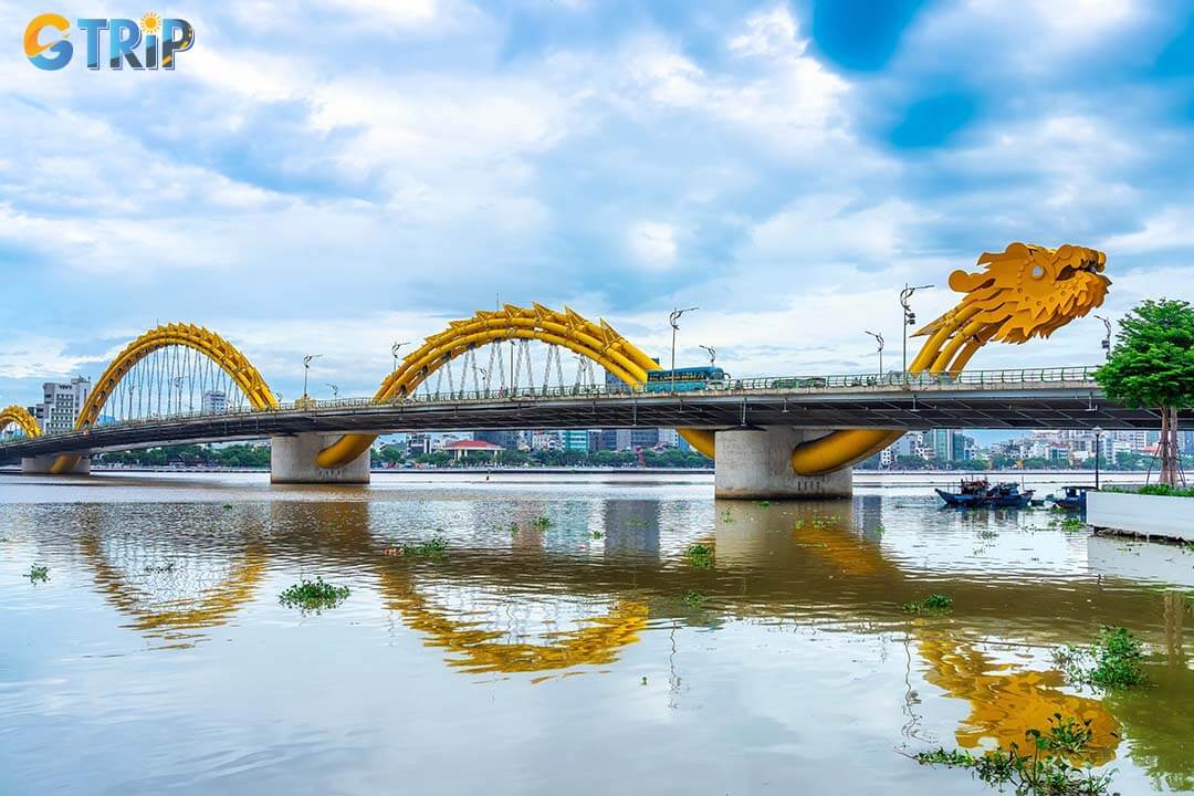 Its central location makes Bac My An Market an easy base for visiting nearby attractions like the Han River, Dragon Bridge, and Da Nang Cathedral