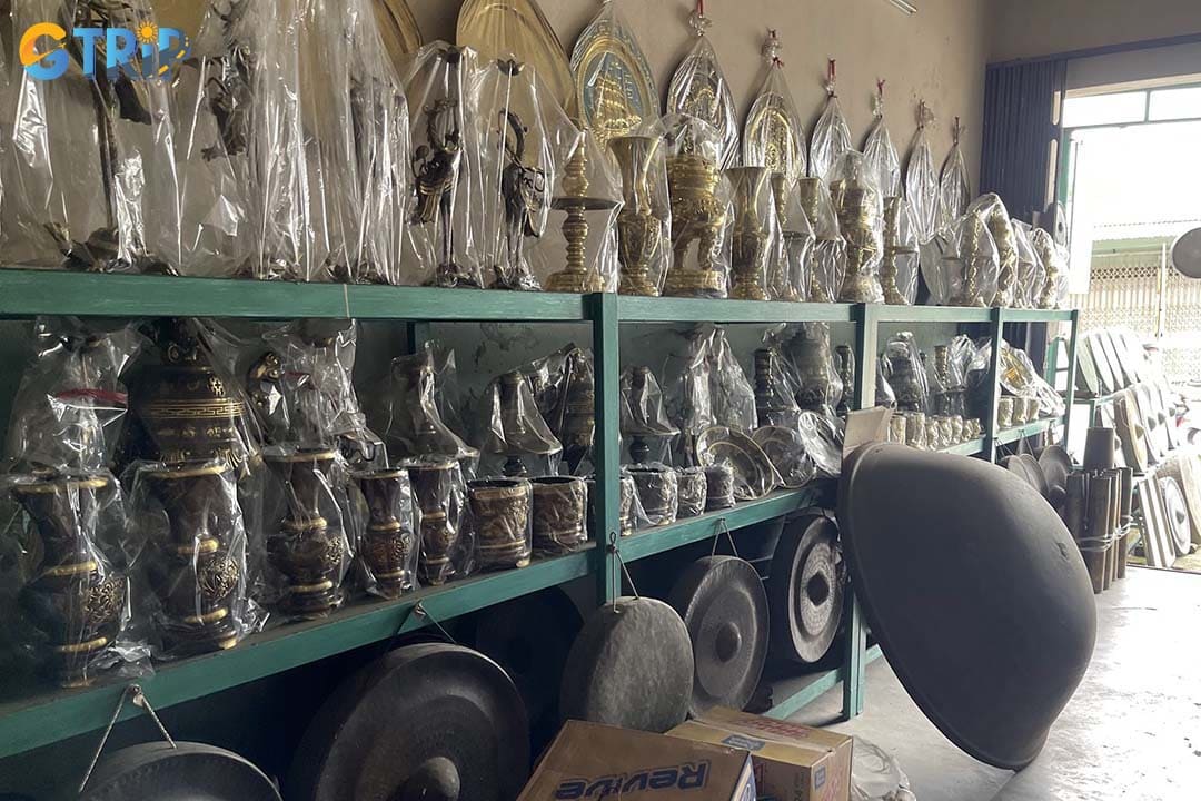 It’s easy to reach Phuoc Kieu Bronze Casting Village thanks to its location