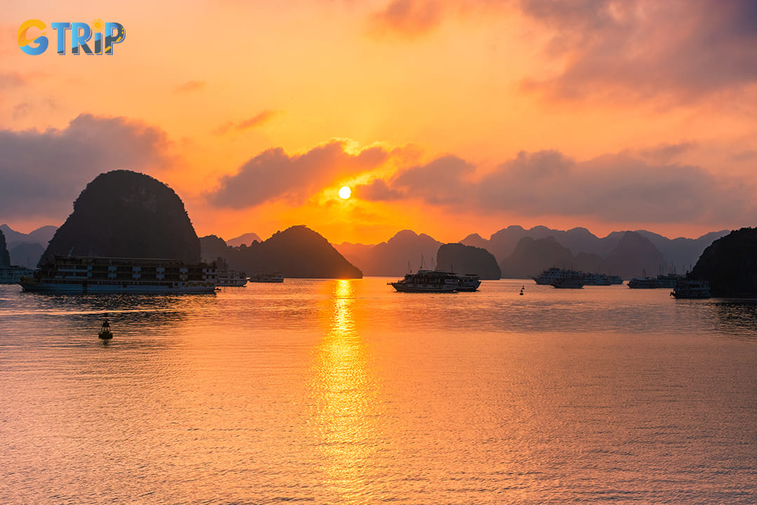 It’s time to experience the sunset on Ha Long Bay, a truly mesmerizing sight