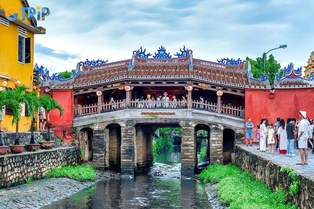 Japanese Covered Bridge on Tran Phu Street in Hoi An is one of the most popular attractions in the town